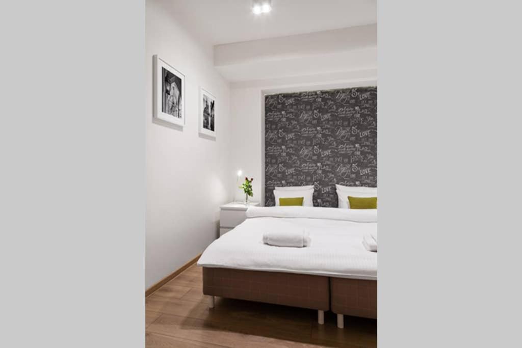 Apartament Househost Apartament: świętego Krzyża Street