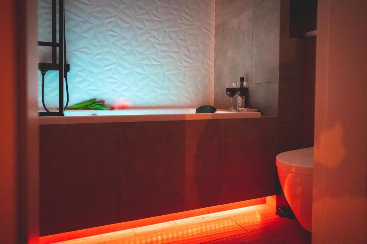 Movie Jacuzzi At The Main Station By Renters * Krakau