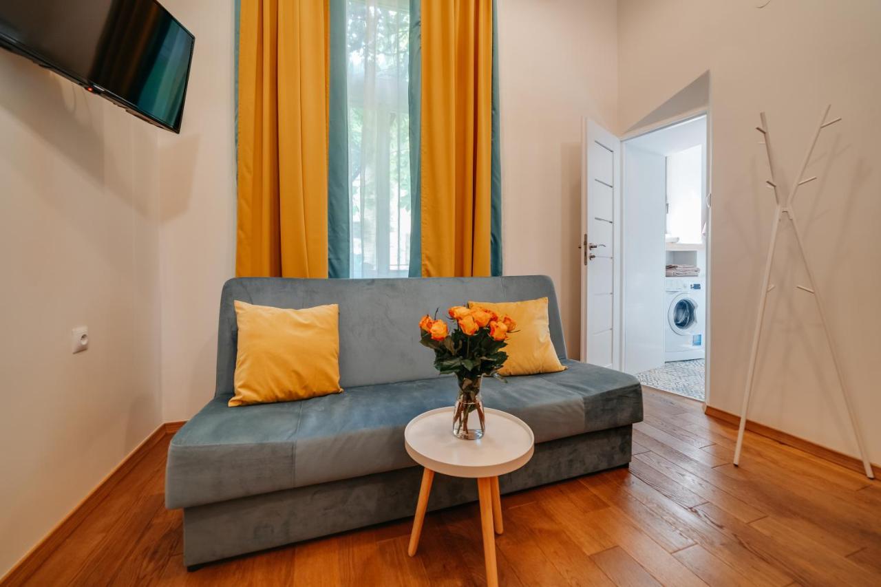 Apartament Alpari *