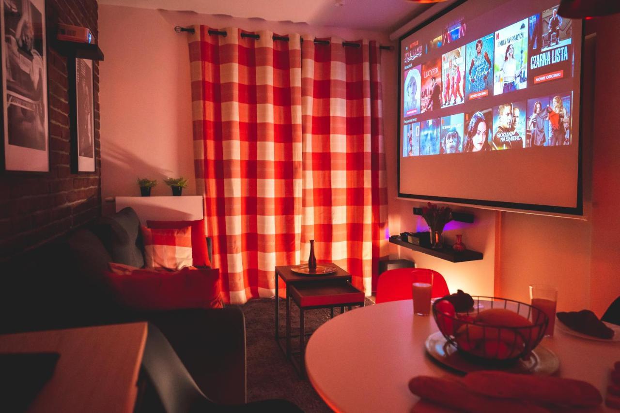 Movie Jacuzzi At The Main Station By Renters *