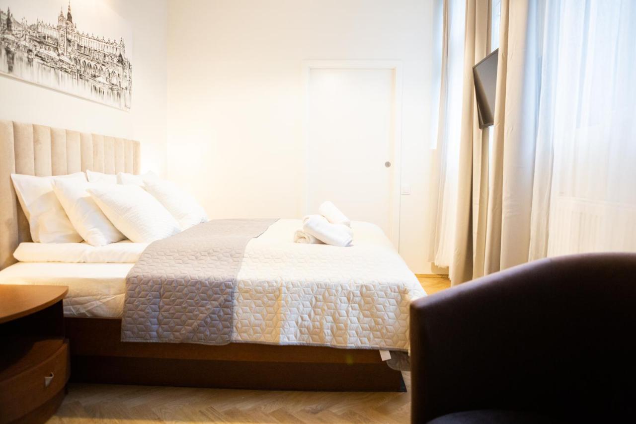 Apartments Roman *