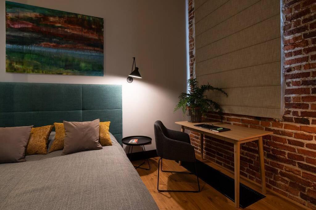 Elegant Luminis In Krakow's Old Apartment *
