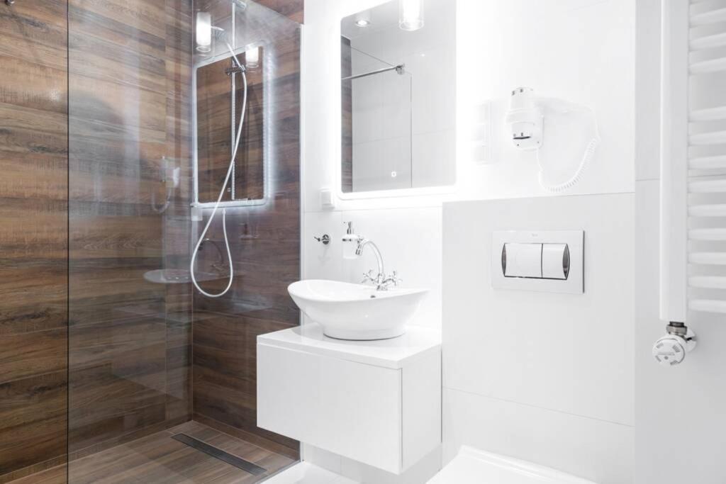 Househost Apartment: Miodowa 42/8a Street *