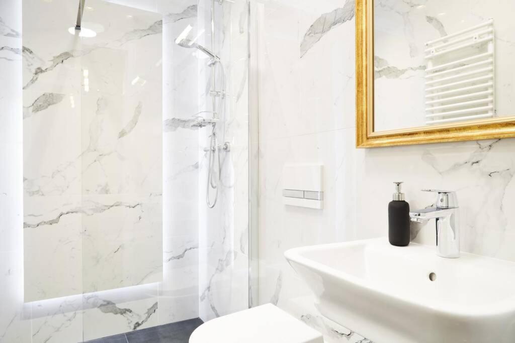 Househost Ii: Studencka Street Apartment