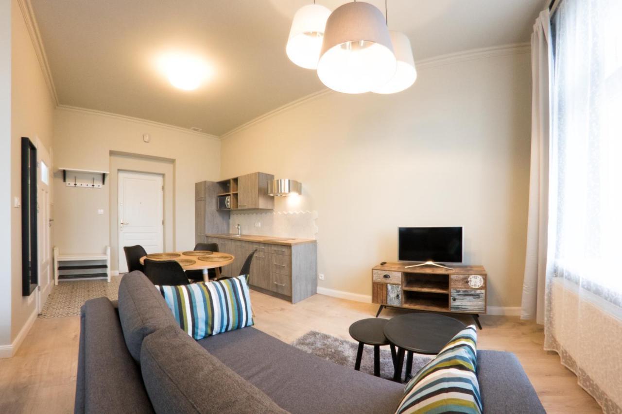 Rister Apartment *