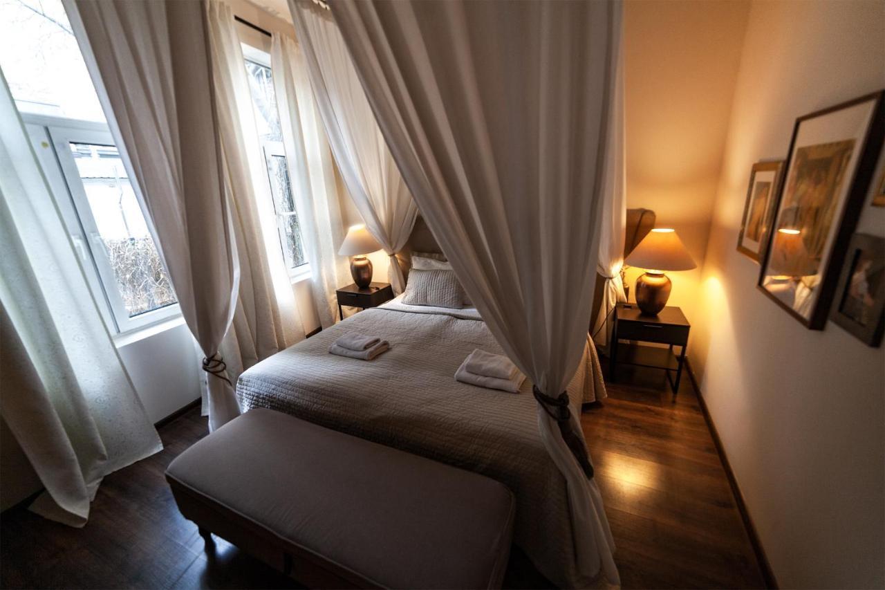 Lounge *