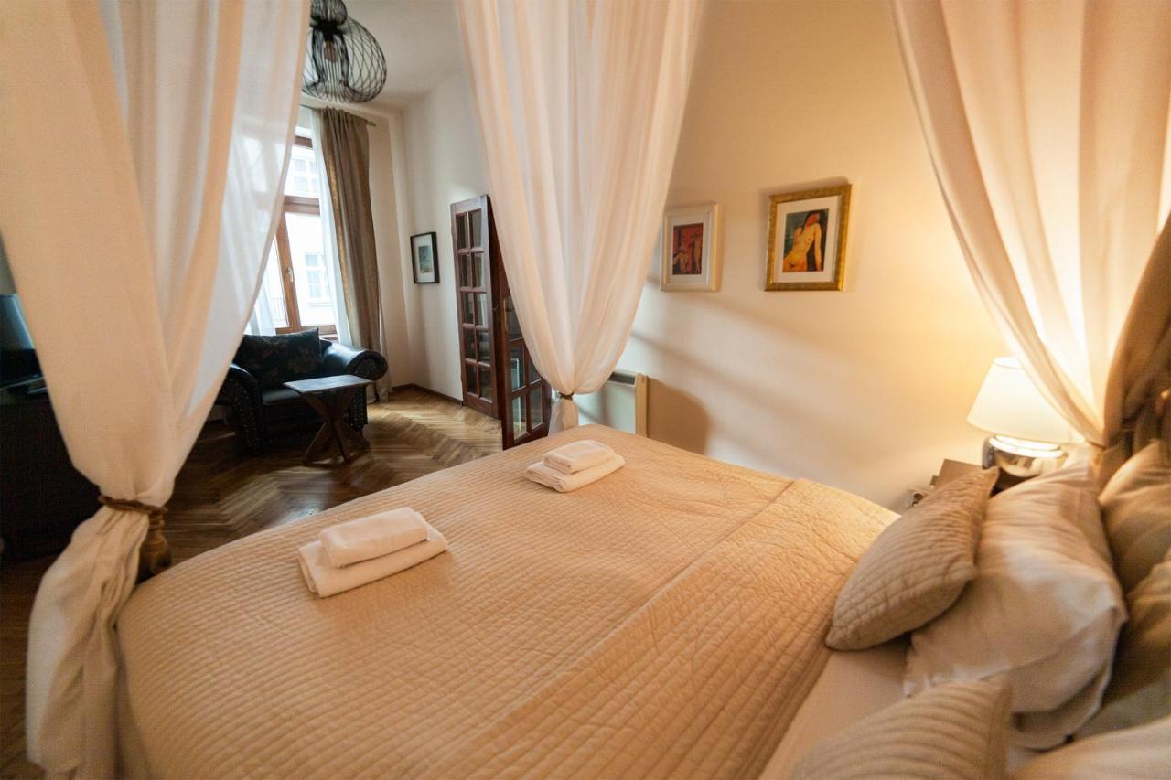 Lounge *