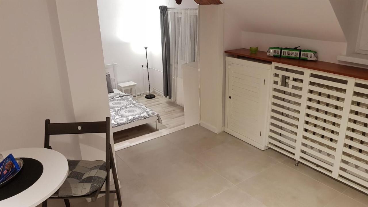 99c Apartment *