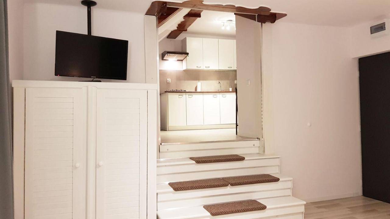 99c Apartment *