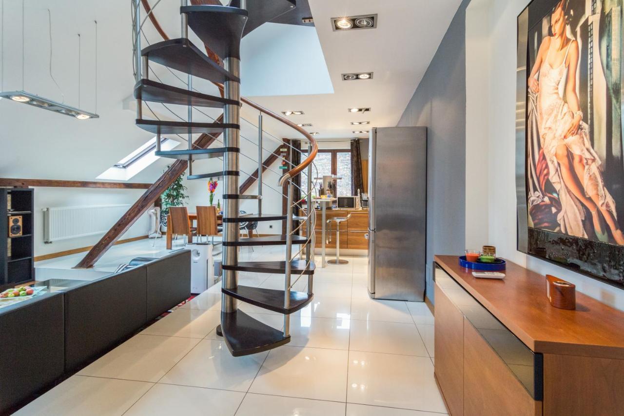 Magnificent Two-story Loft Apartment *