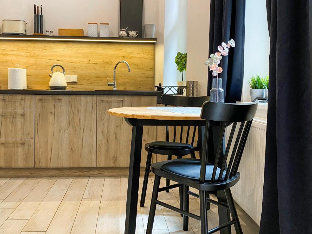 Beautiful For Couples With Air Conditioning - Old Town & Main Station