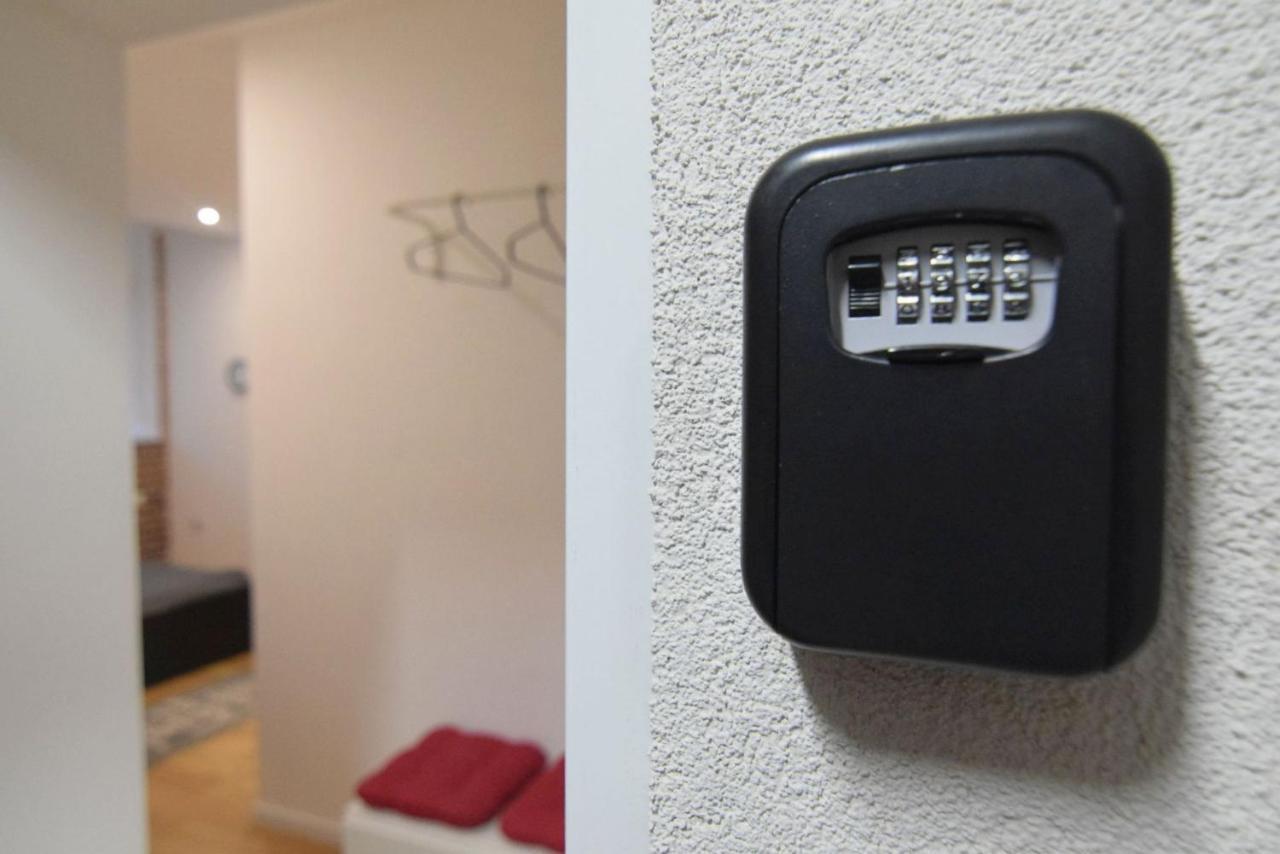 Apartment Topolowa - Self Check In - Next To Main Rail, 10 Min To Main Square *