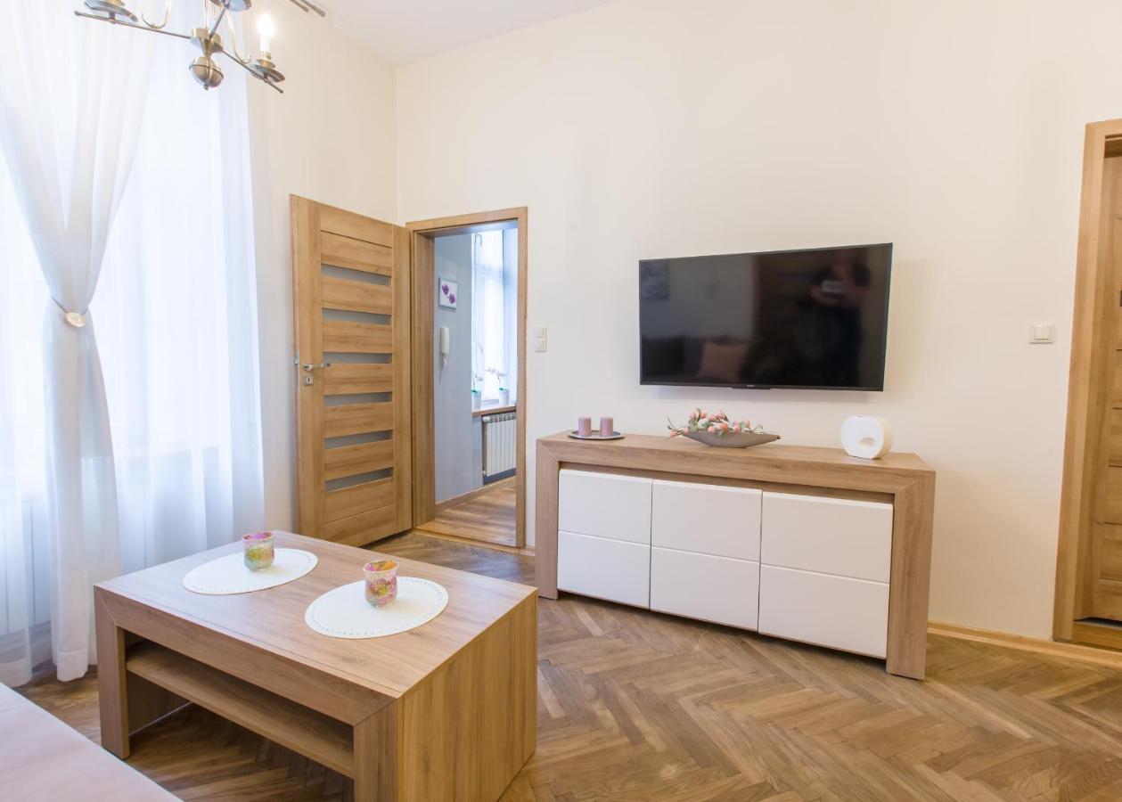 Apartment Ar *