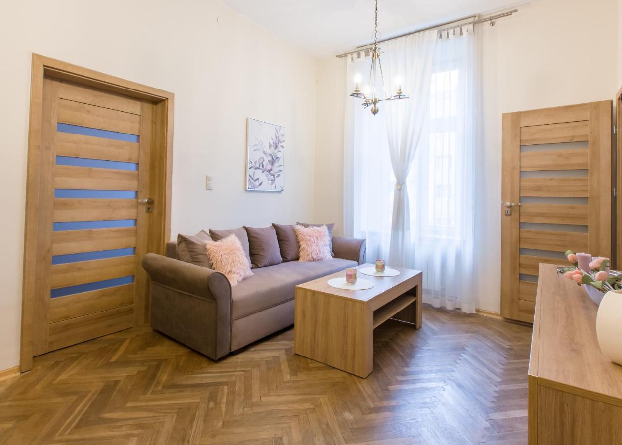 Apartment Ar