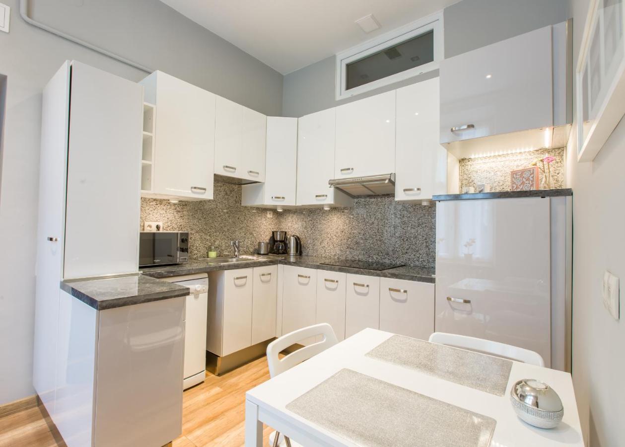 Ar Apartment *