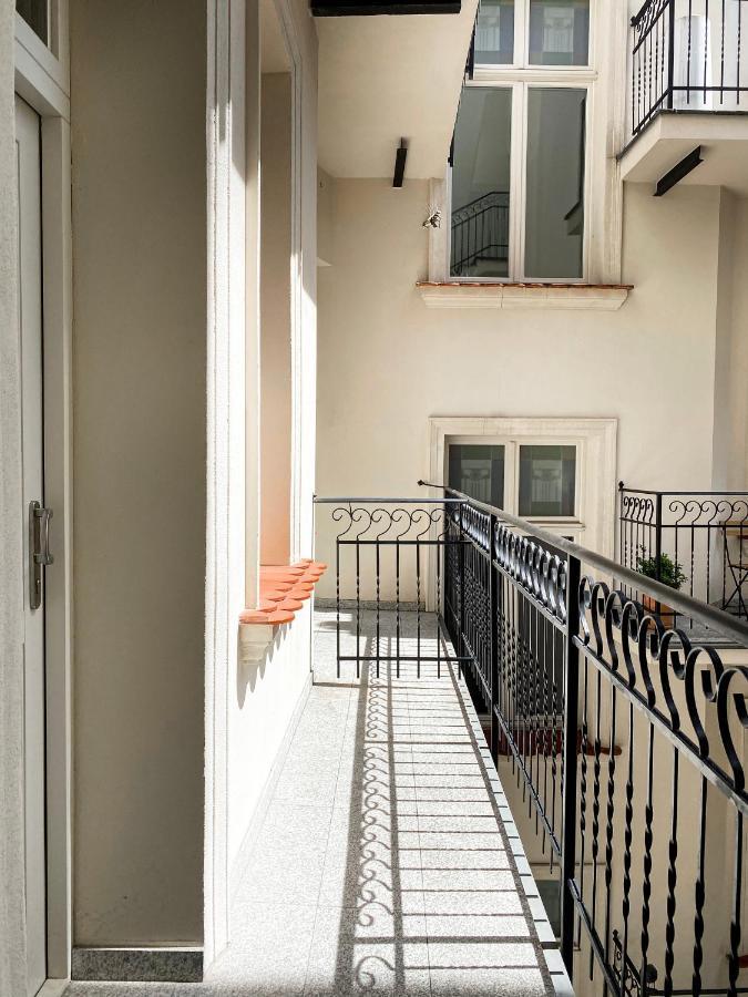Beautiful For Couples With Air Conditioning - Old Town & Main Station *