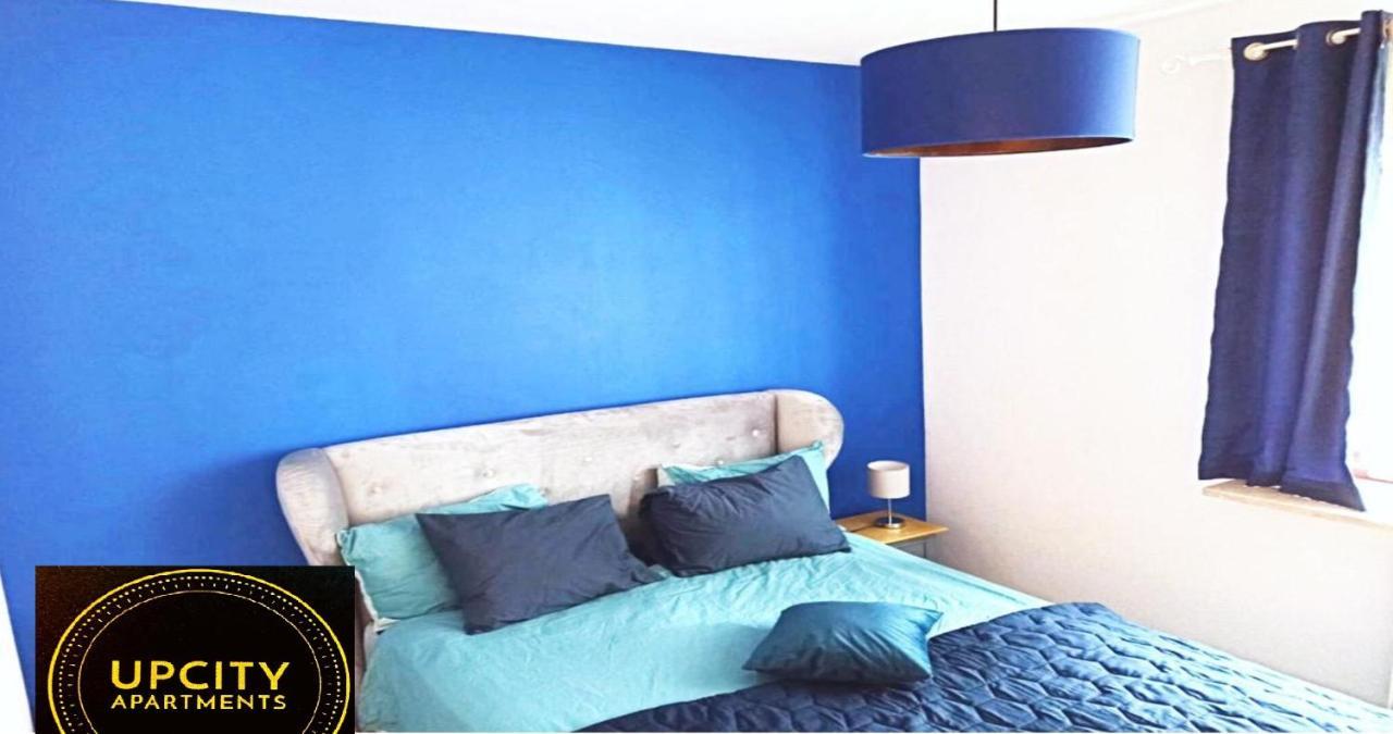 London Apartment *