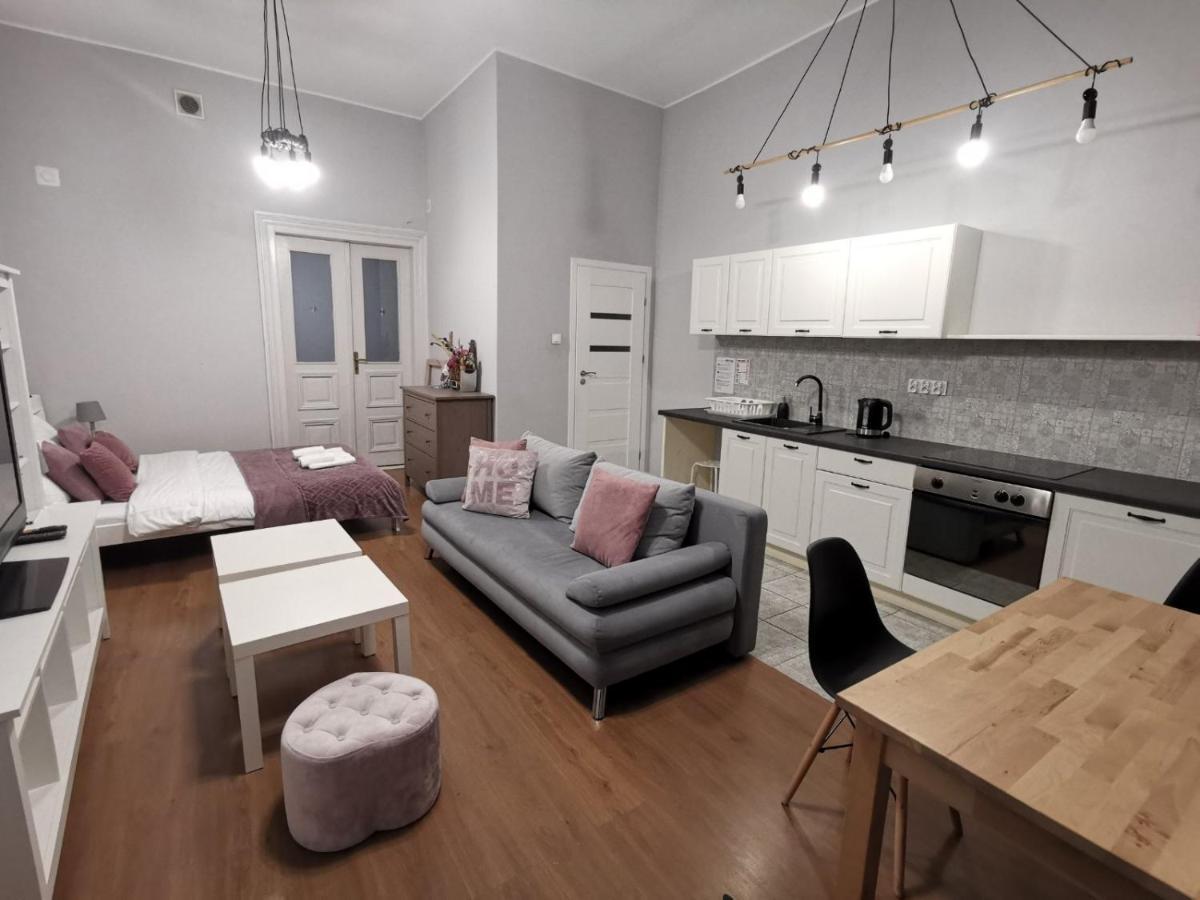 Royals Flower Ii Apartment