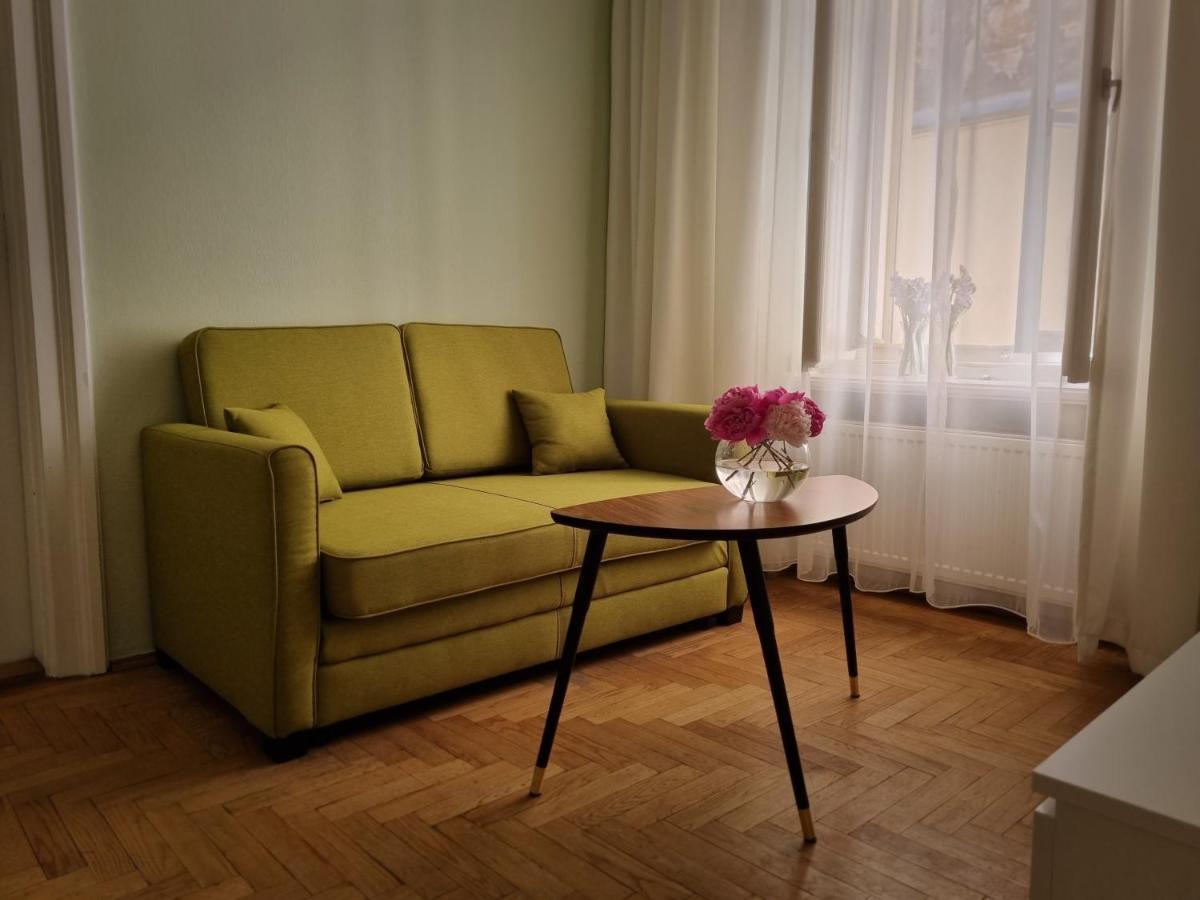Apartment St.