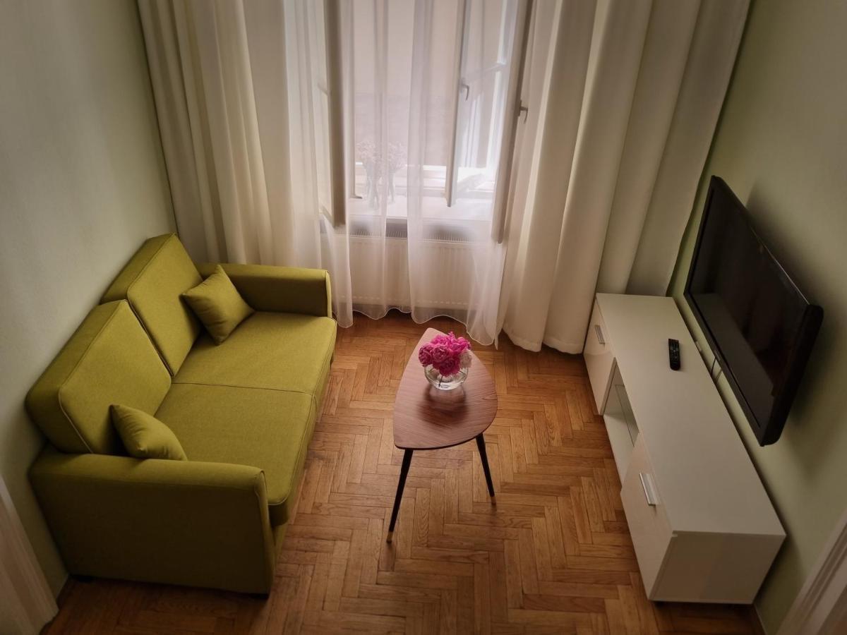 Apartment St.