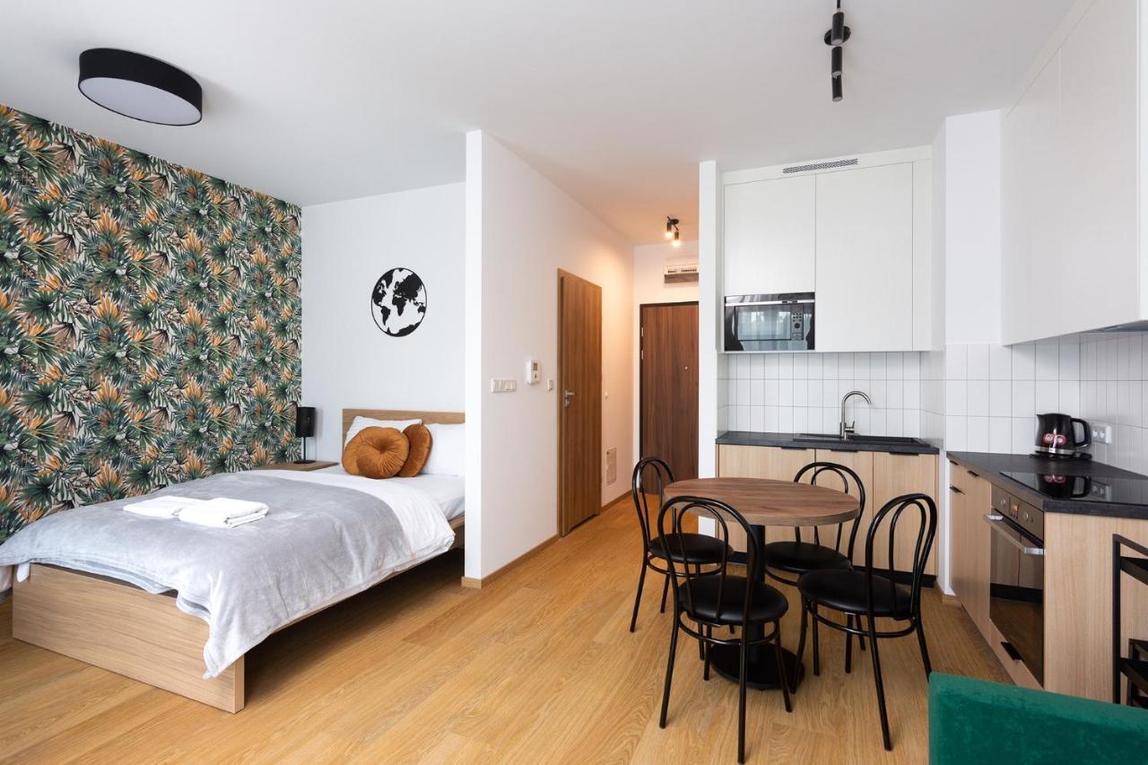 Nearto Main Railway Station Apartment