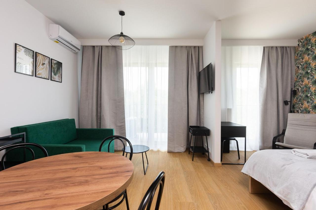 Nearto Main Railway Station Apartment