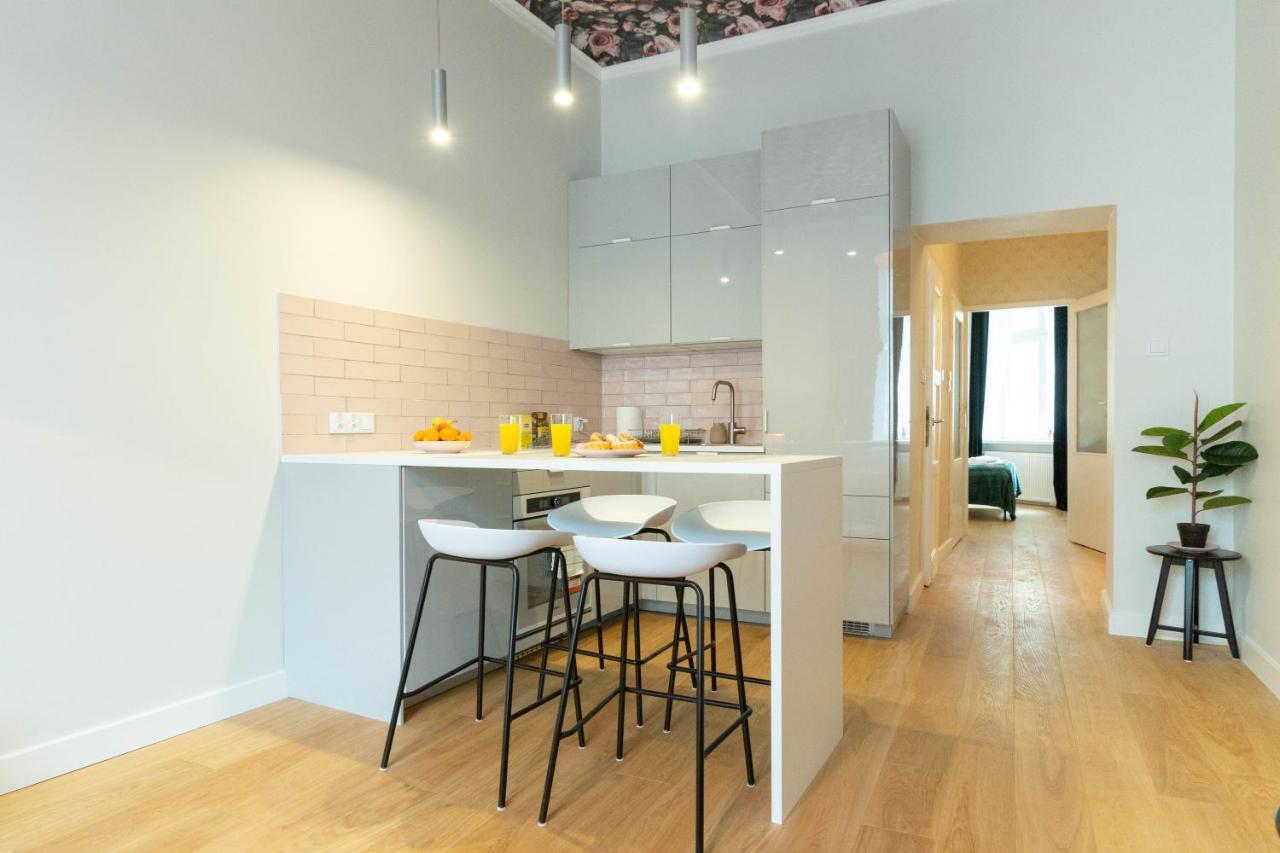 Glamorous And Brand New 2 Bedroom Apartment *