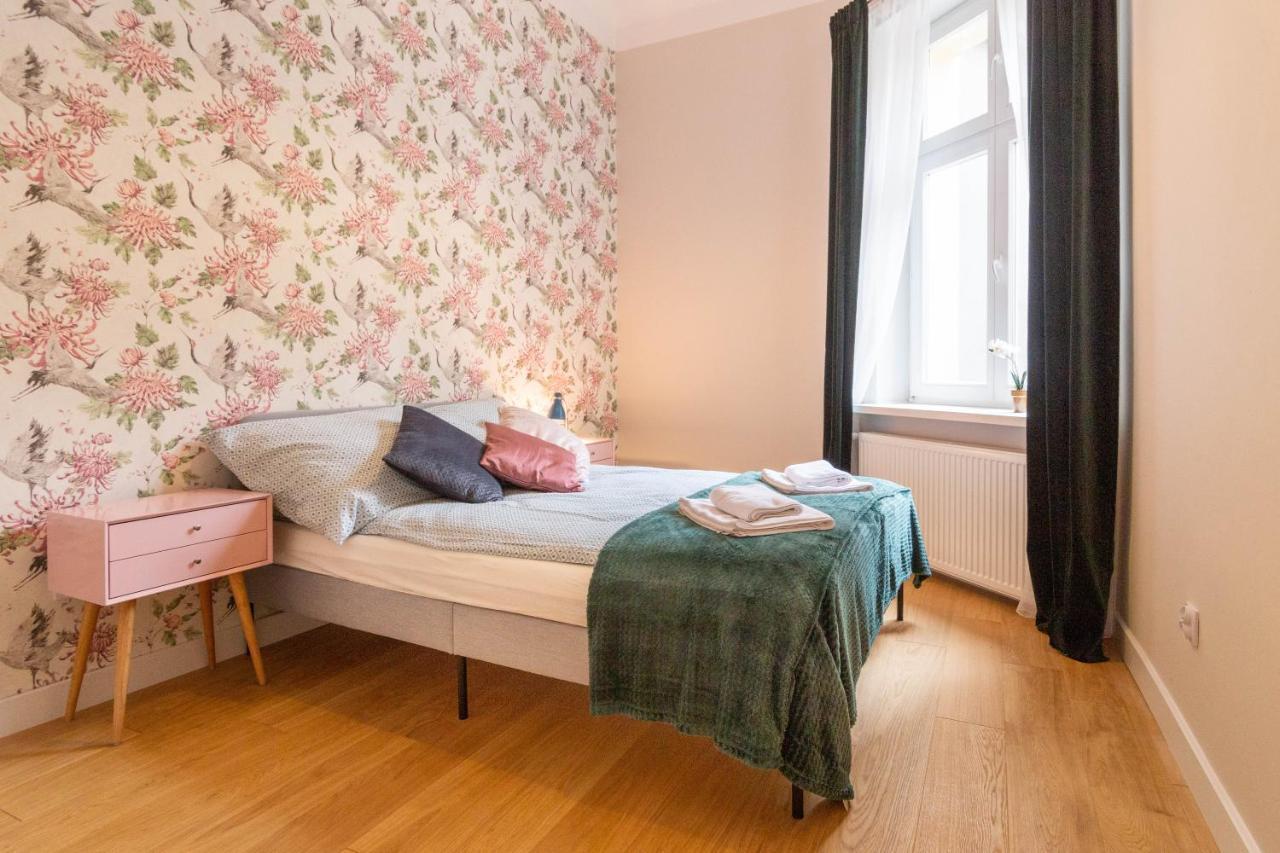 Glamorous And Brand New 2 Bedroom Apartment *