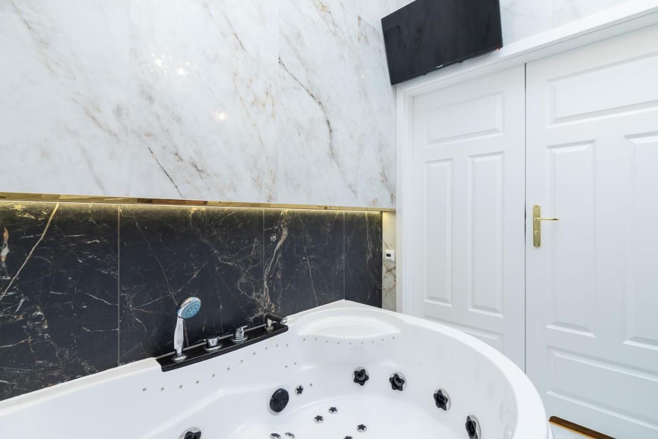 Kazimierz With Jacuzzi By Renters Prestige