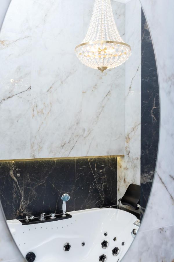 Kazimierz With Jacuzzi By Renters Prestige Apartment
