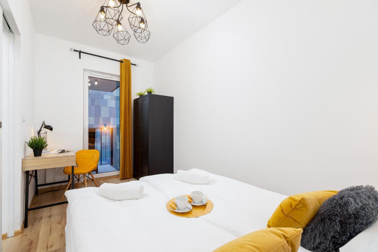 Movie Jacuzzi At The Main Station By Renters Krakau