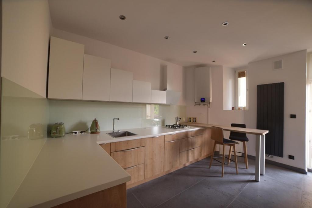Apartment Designer 110m2 With King Size Beds & Equipped Kitchen