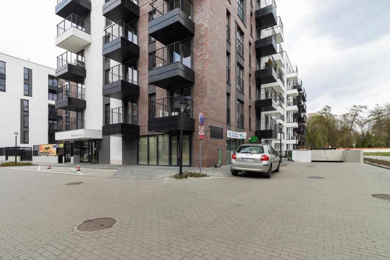 Movie Jacuzzi At The Main Station By Renters Apartment *