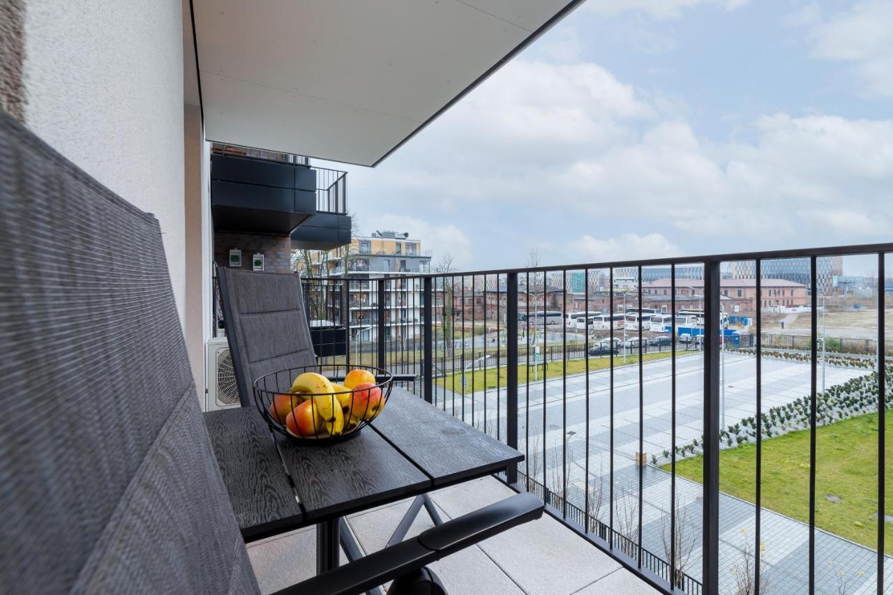 Movie Jacuzzi At The Main Station By Renters Apartment Krakau
