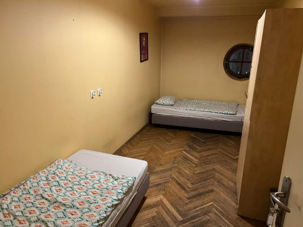 50 People Bis Appartement Krakau
