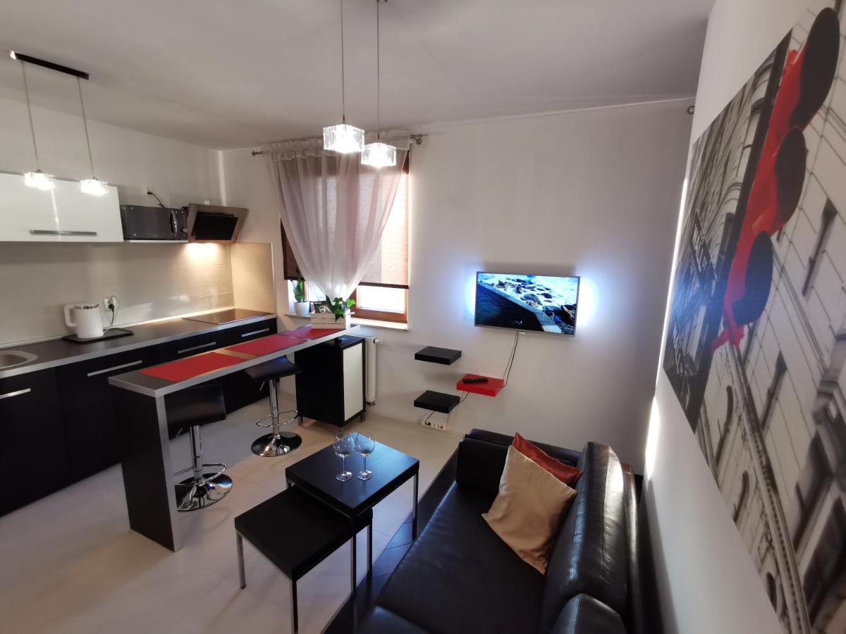 33 Apartament *