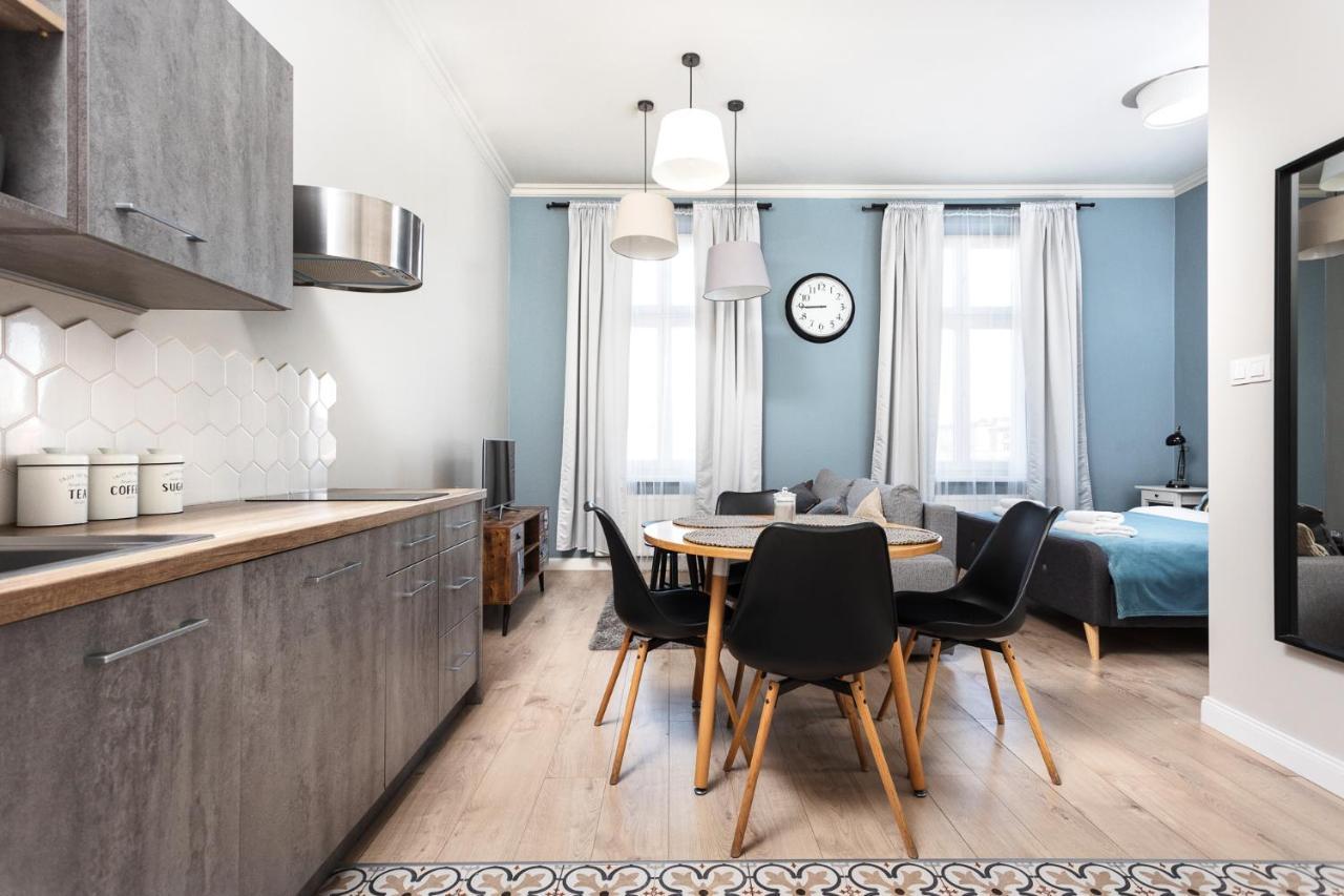 Of The Kings - Mosaic Apartment