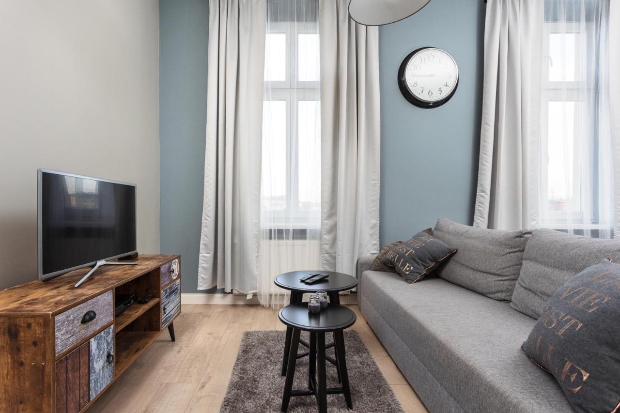 Of The Kings - Mosaic Apartment
