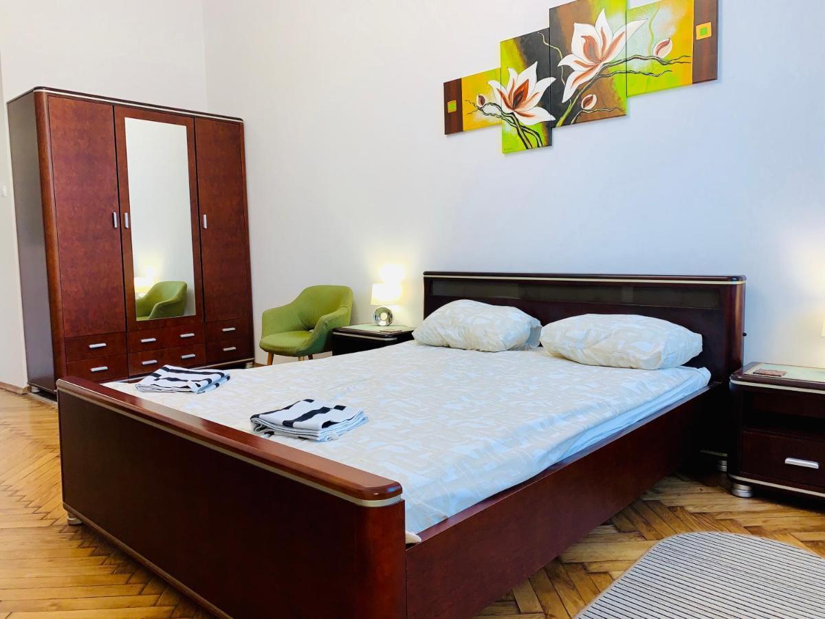 400m To Main Square Apartment *
