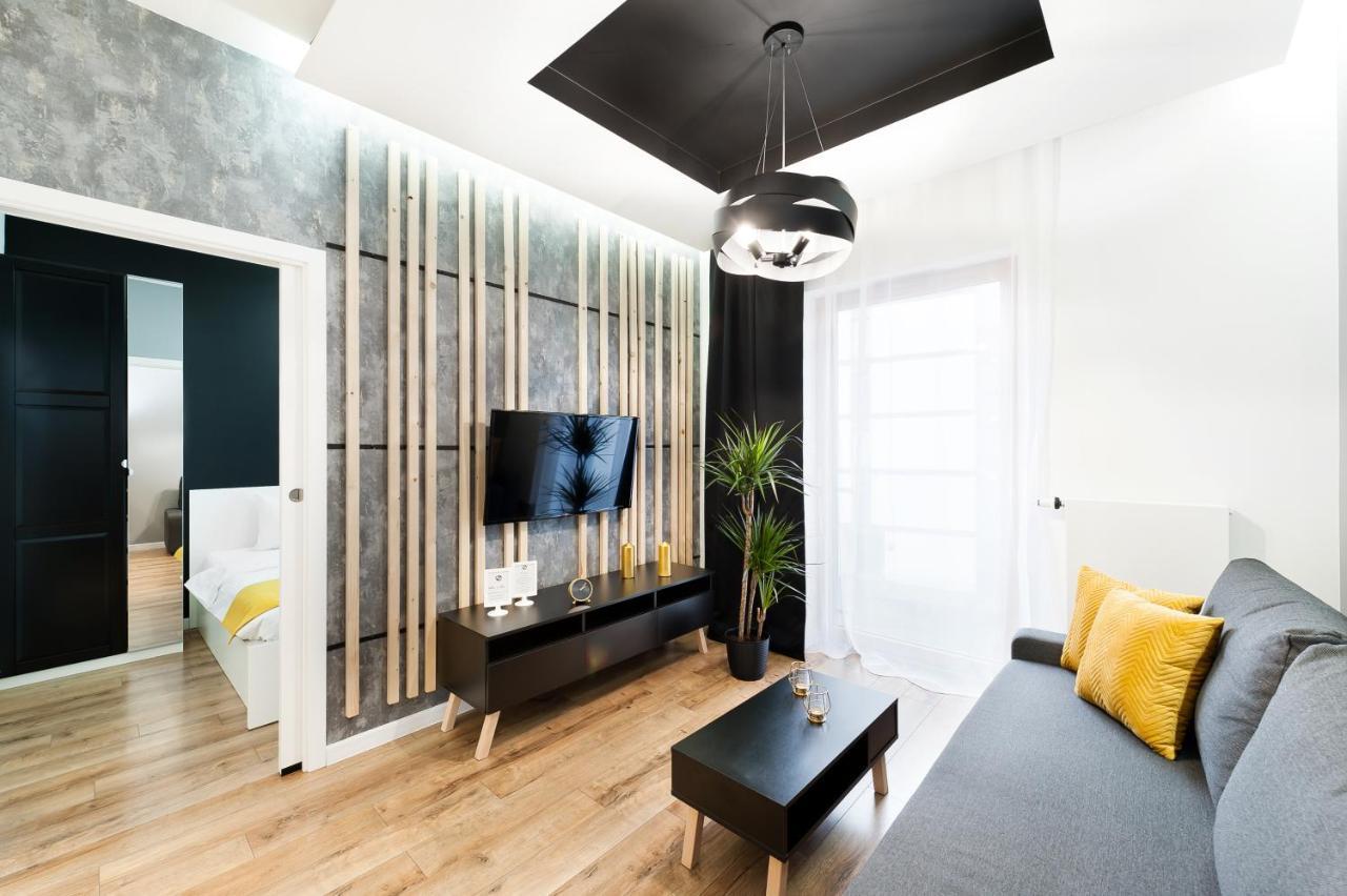 By Bed&bath Apartment