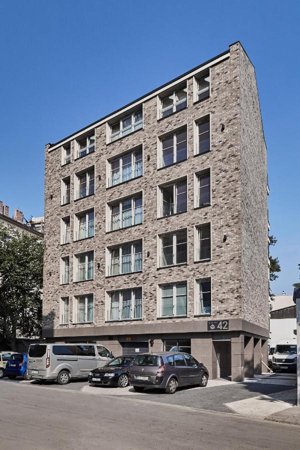 Househost Apartment: Miodowa 42/30 Street Apartment *