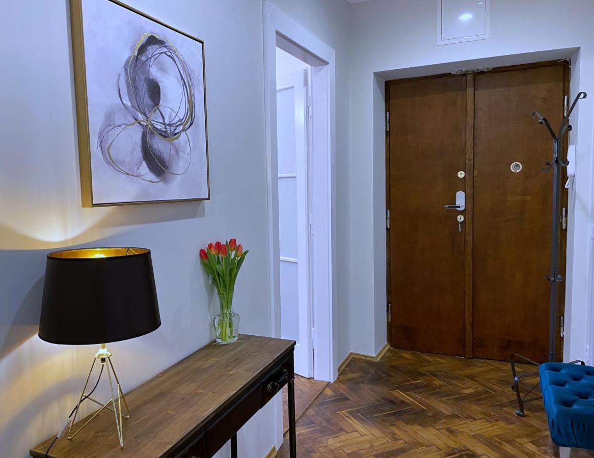 Rzeszowska 5 Apt. 3 *