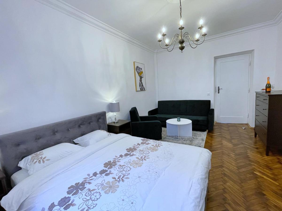 Rzeszowska 5 Apt. 3 *
