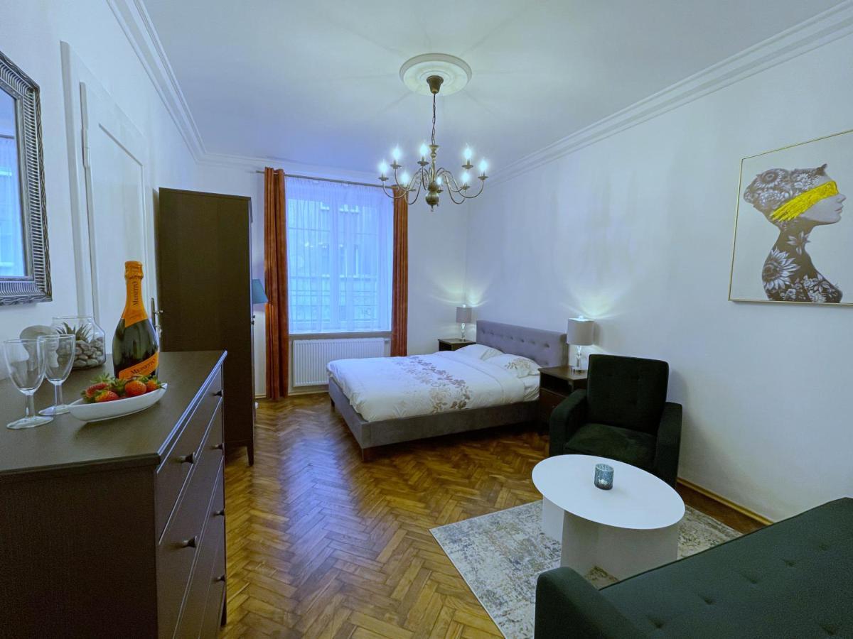 Rzeszowska 5 Apt. 3 *