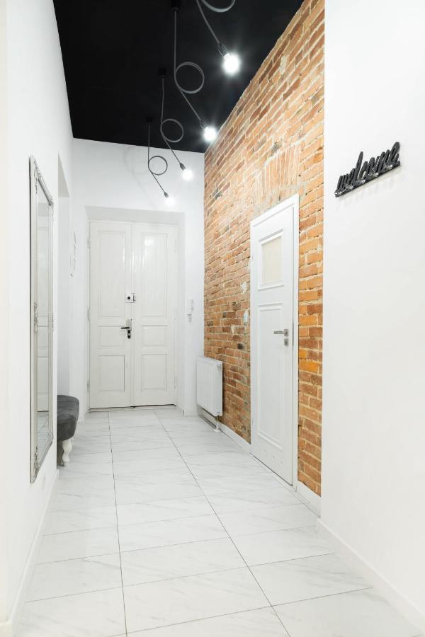 Househost Apartment: Boguslawskiego Street *