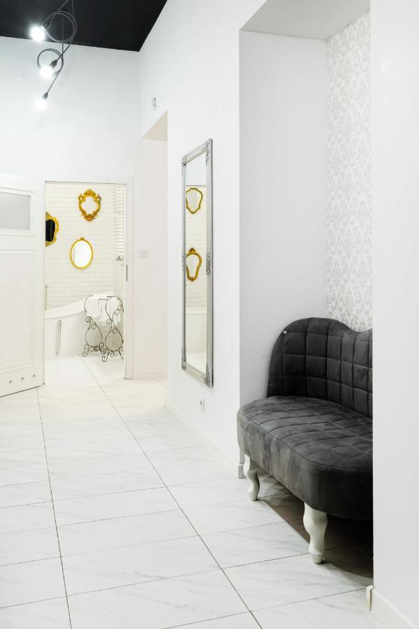 Househost Apartment: Boguslawskiego Street *