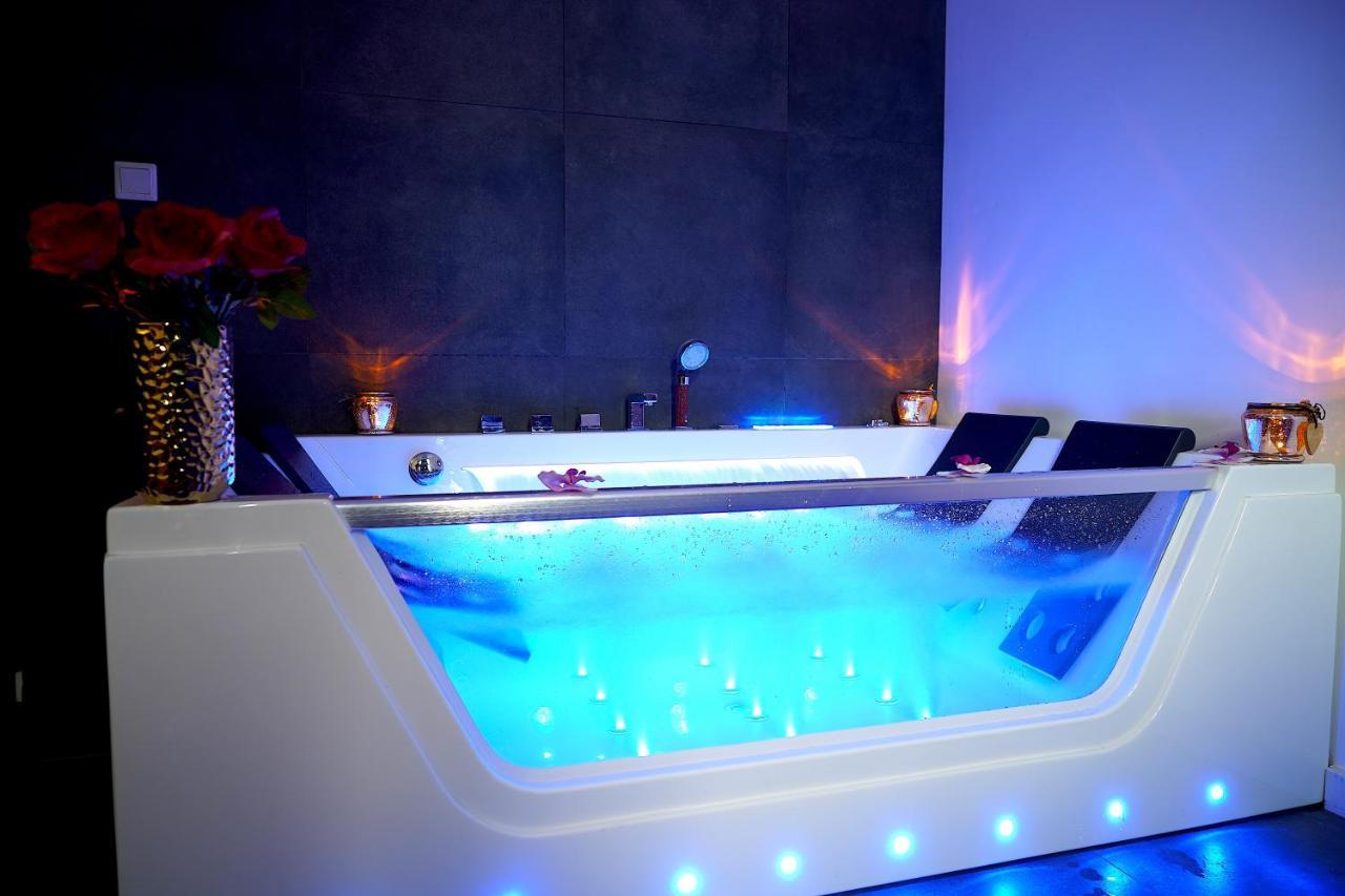 Modern Jacuzzi