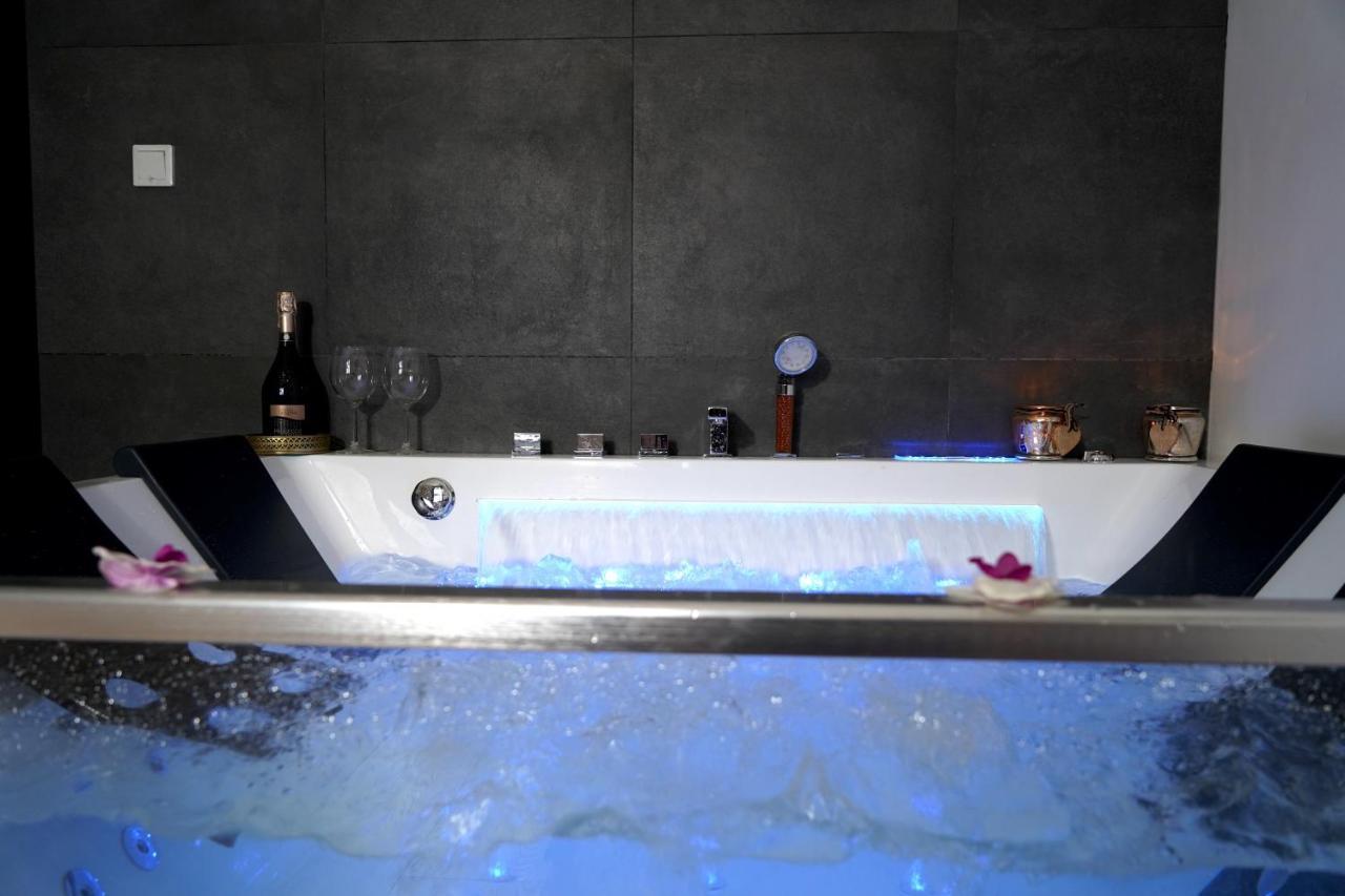 Modern Jacuzzi