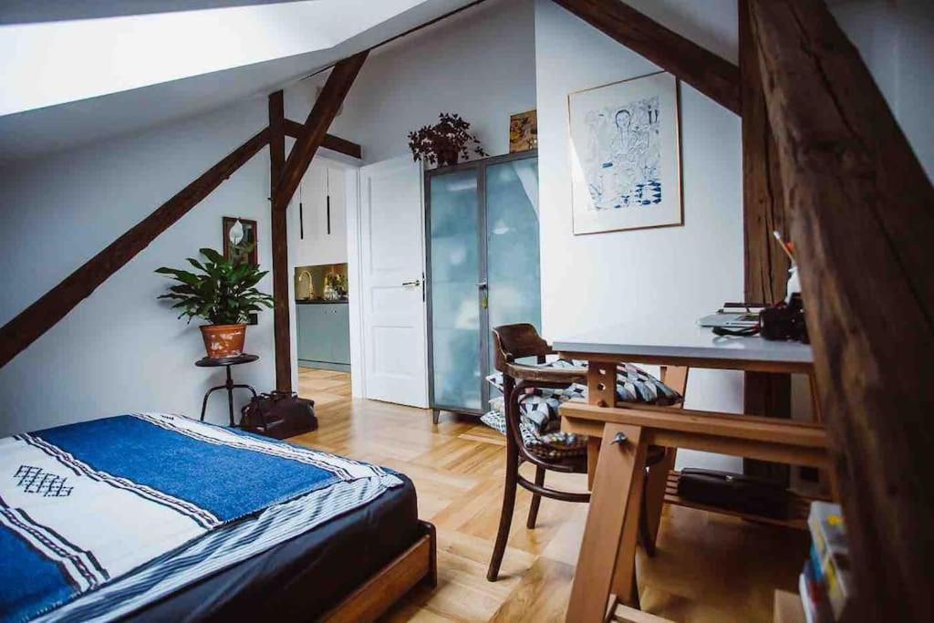 Apartment Happy Moments