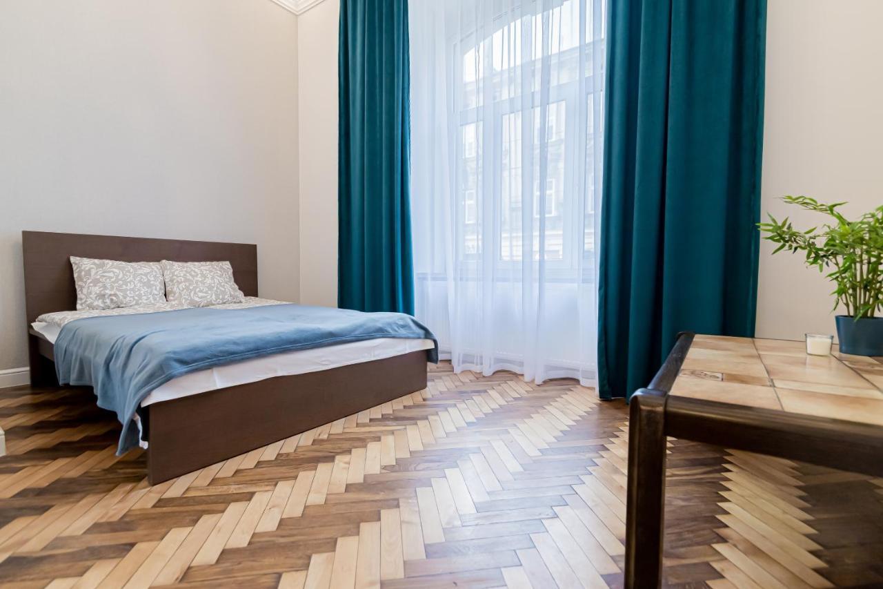 Royal Apartment *